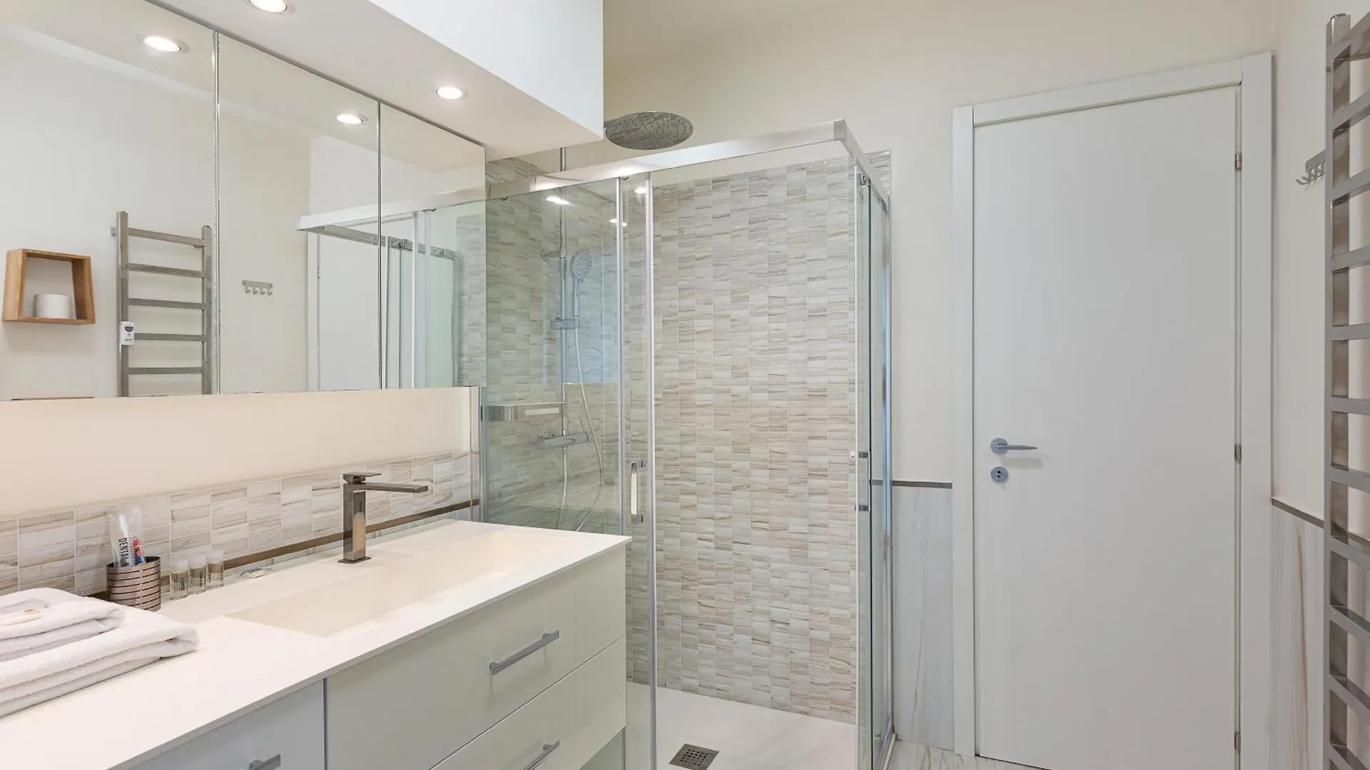 Easyhomes - Repubblica Milan Apartment