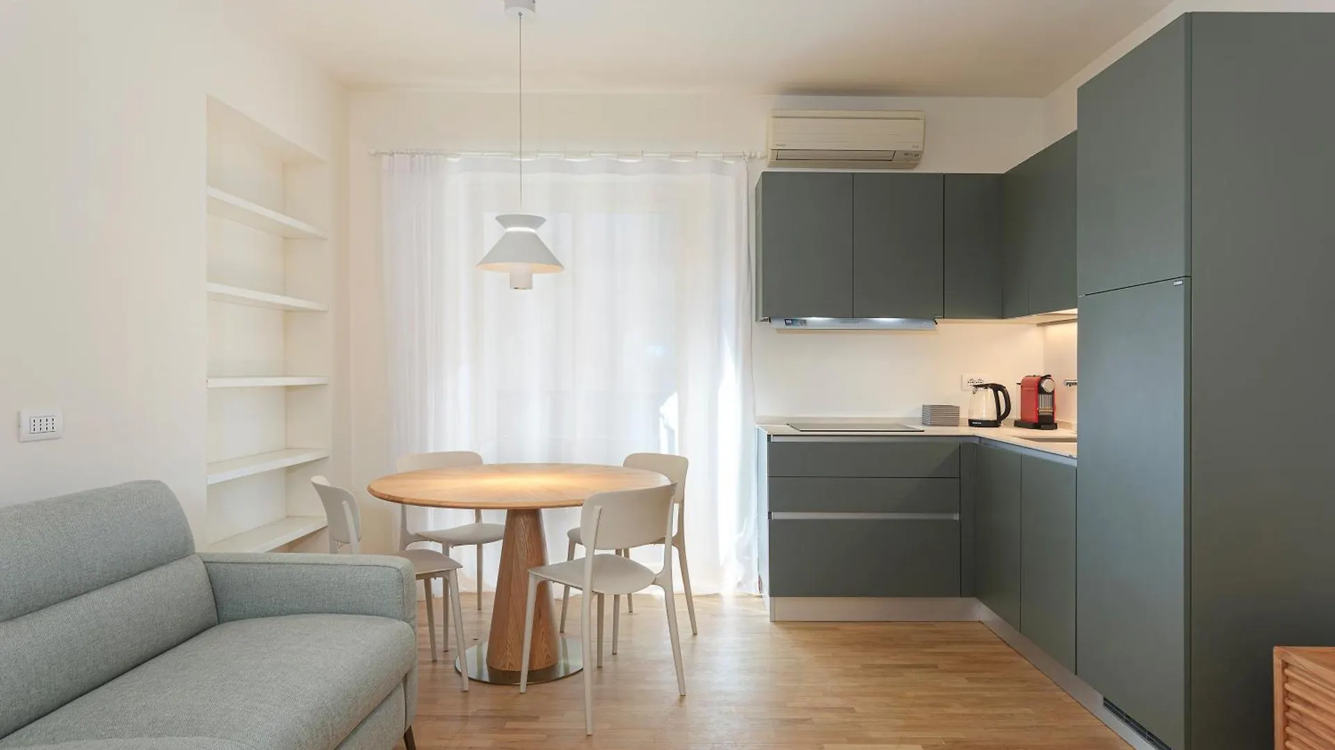 Easyhomes - Repubblica Milan 0*,